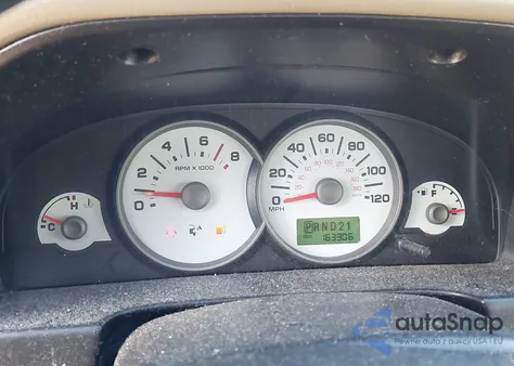 2005 Ford Escape Xls z USA, uszkodzony, nr VIN 1FMYU02Z45KD13174